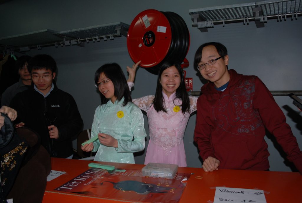 Đào Hà tham gia gây quỹ cho Đồng Hành tại Tết 2008 tai UNESCO